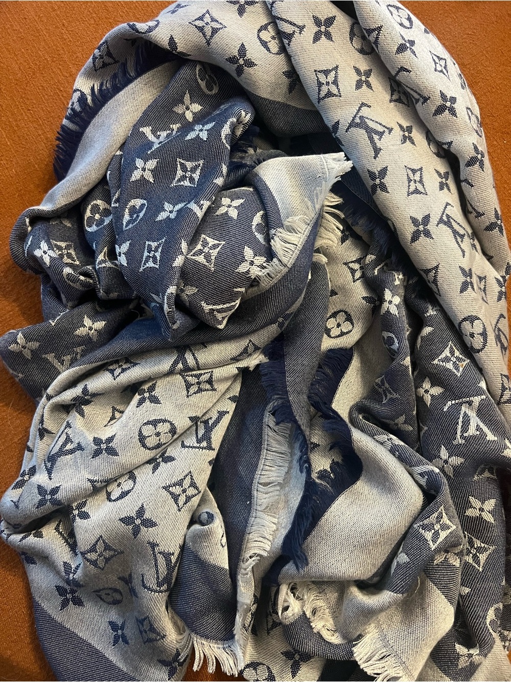 Louis Vuitton Monogram Denim Shaw - Picture 2 of 6